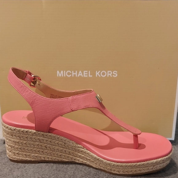 🏷️ NWB MICHAEL KORS CORAL PINK WEDGE SANDALS Size 9 - Picture 5 of 12